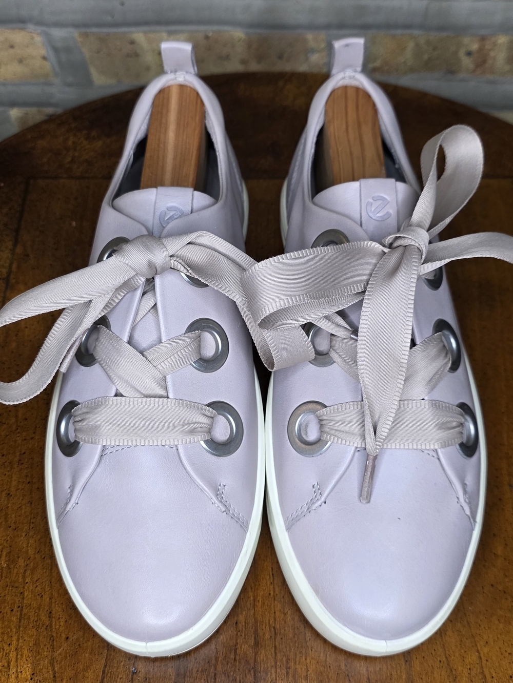 Ecco Lavender Ribbon-Lace Women’s Sneakers Immaculate! 8-8.5 EU 38